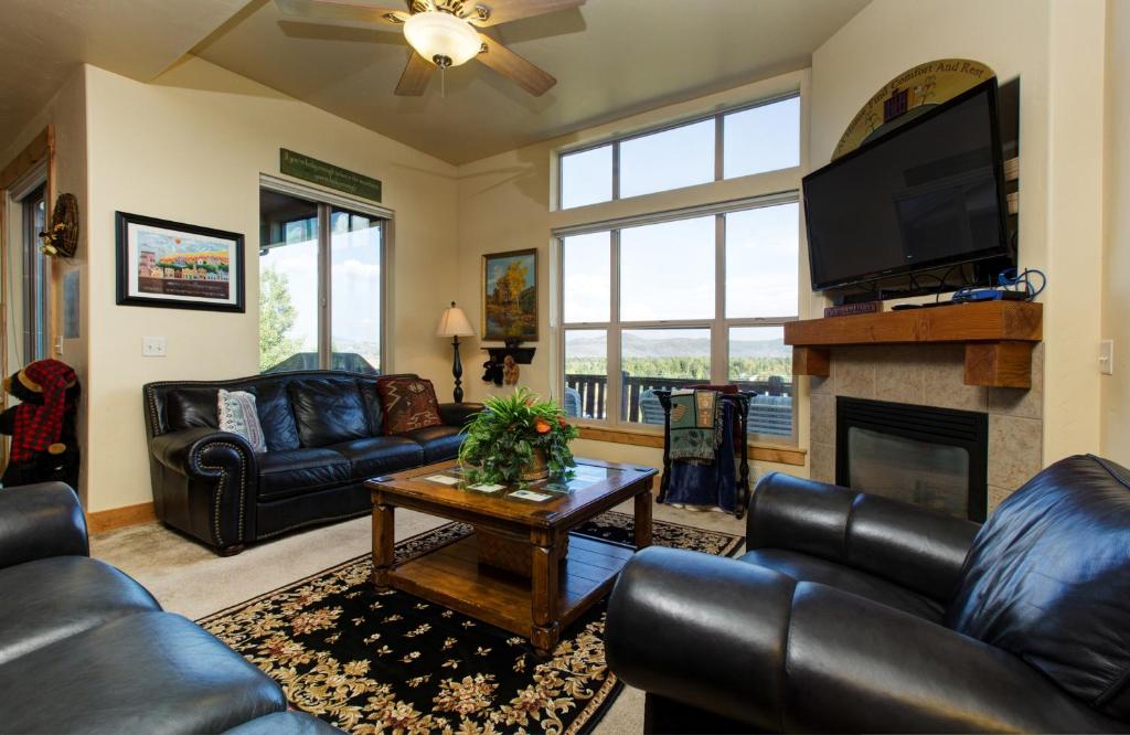 Popular attractions Area Nearby Property